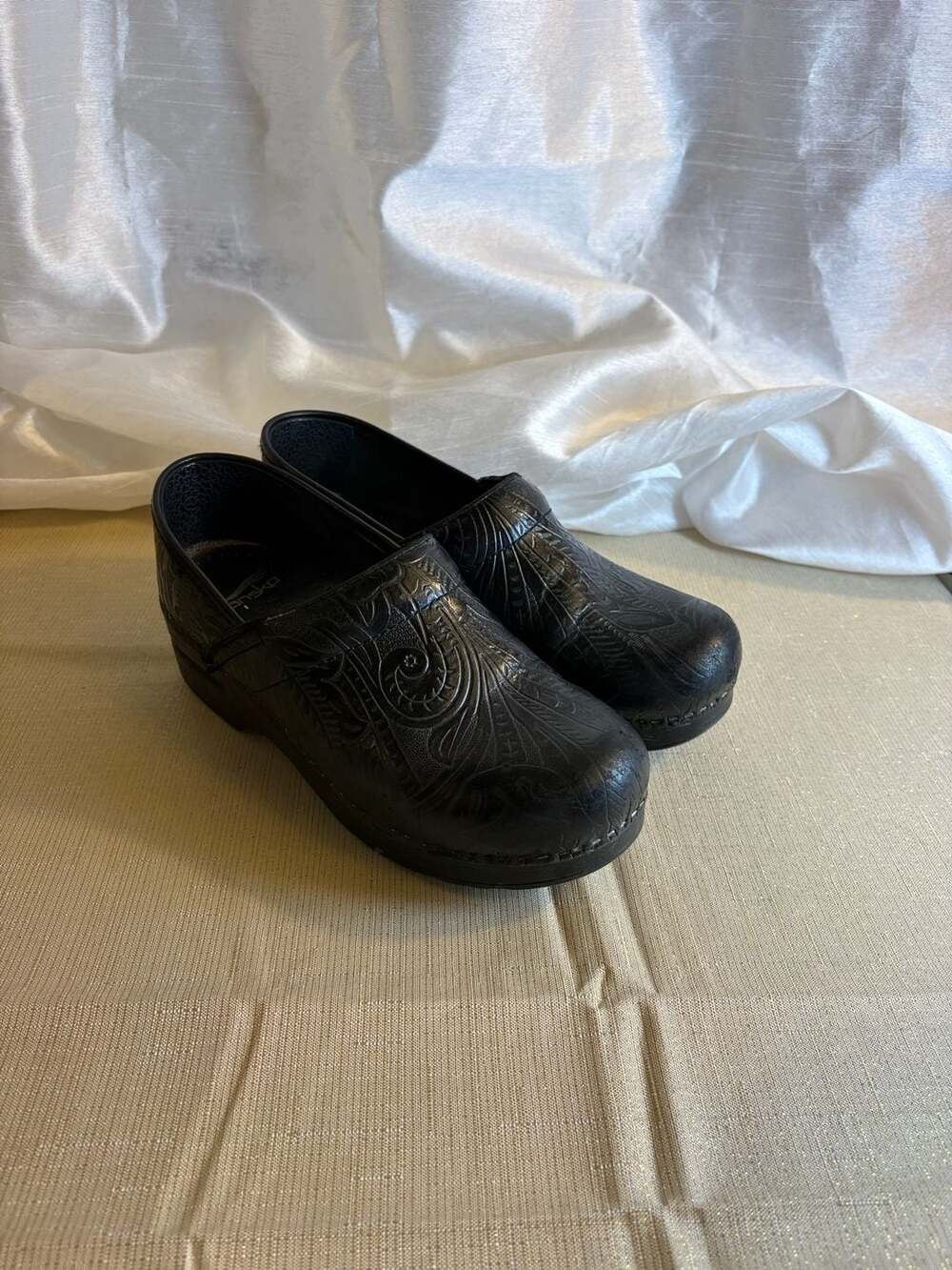 Dansko Professional Black Tooled Leather Clogs Size 38